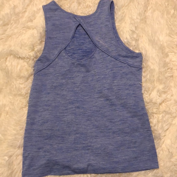 🎉 Vineyard Vines performance shirt - Picture 4 of 6